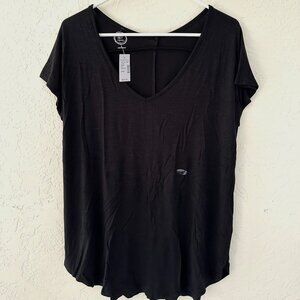 Maurices Black V-Neck Short-Sleeved Tee